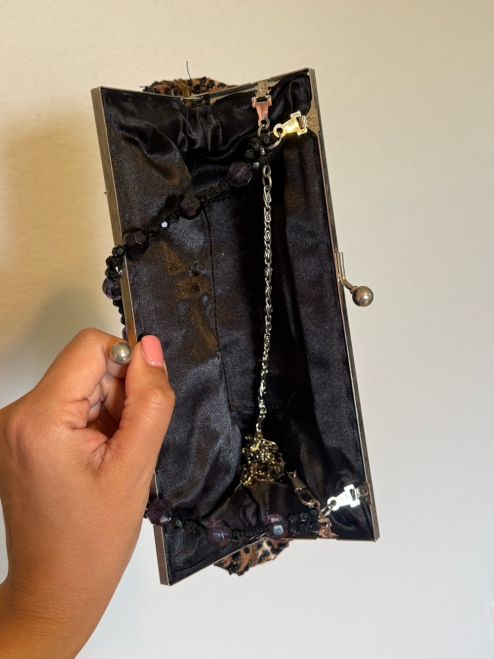 Vintage 90s-Y2K Leopard Beaded Frame Tan/Black Clutch - Picture 4 of 4